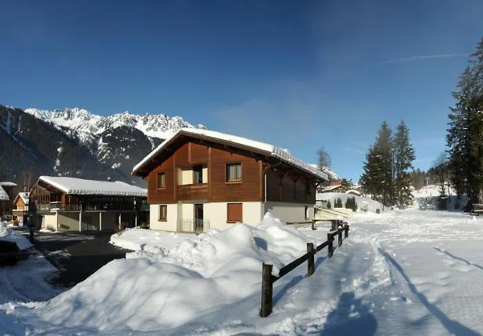 Les Des Aiguilles Hotel 3*